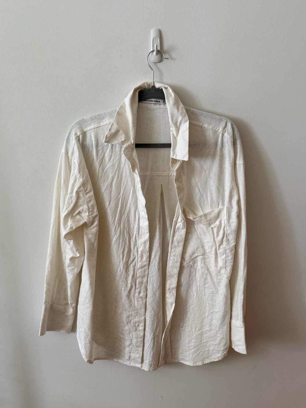 Abercrombie & Fitch Casual Button-Down Shirt in Off-White